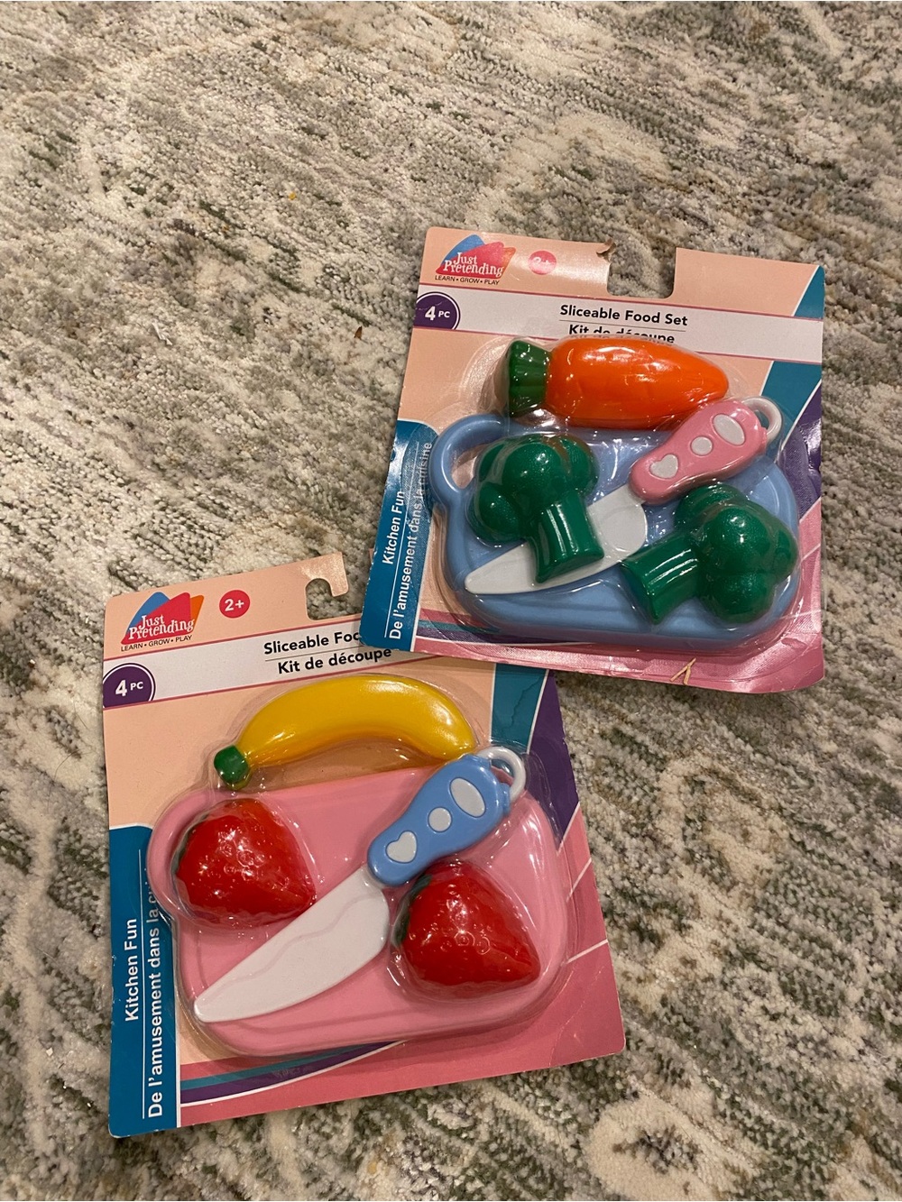 Pretend Play Sliceable Fruit & Veg Set - Pink, Blue, Green